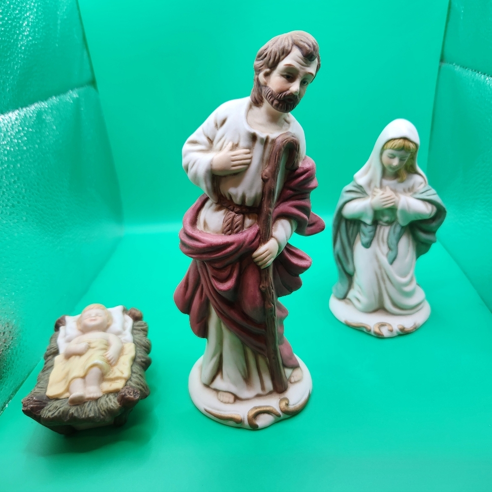 OCI 3 Piece Navity Figurines